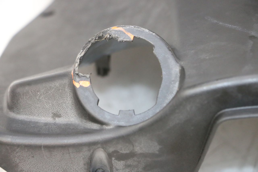 photo de INNENVERKLEIDUNG PEUGEOT KISBEE 4T 50 (2010 - 2017) - Details der Befestigungspunkte