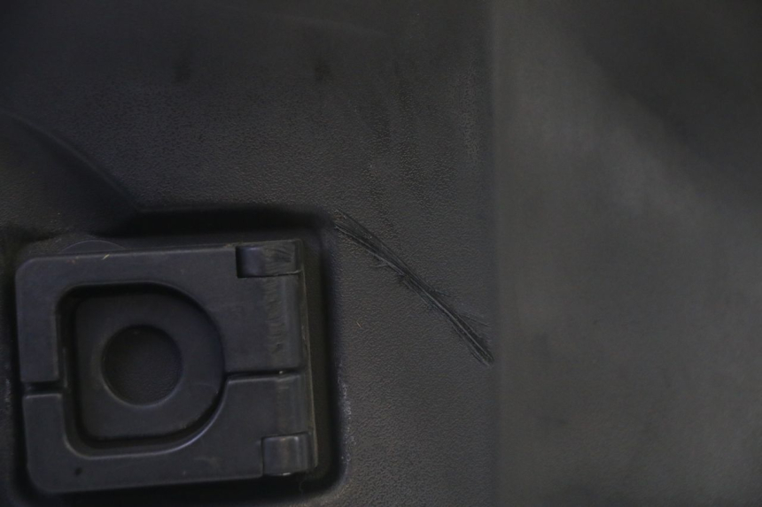 photo de INNENVERKLEIDUNG PEUGEOT KISBEE 4T 50 (2018 - 2022) - Details der Befestigungspunkte