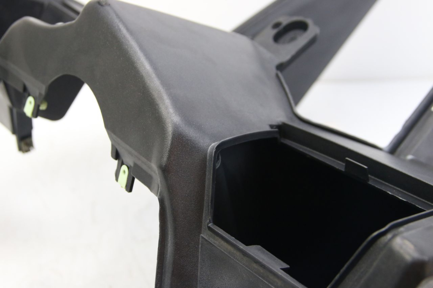 photo de INNENVERKLEIDUNG PEUGEOT SATELIS 125 (2006 - 2009) - Zoom auf Komponenten