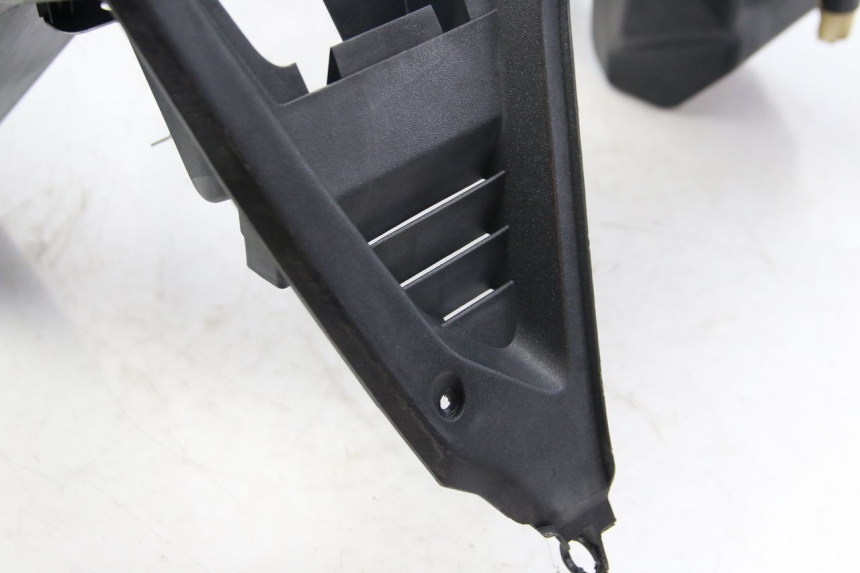 photo de INNENVERKLEIDUNG PEUGEOT SATELIS 125 (2006 - 2009) - Profilansicht des Ersatzteils