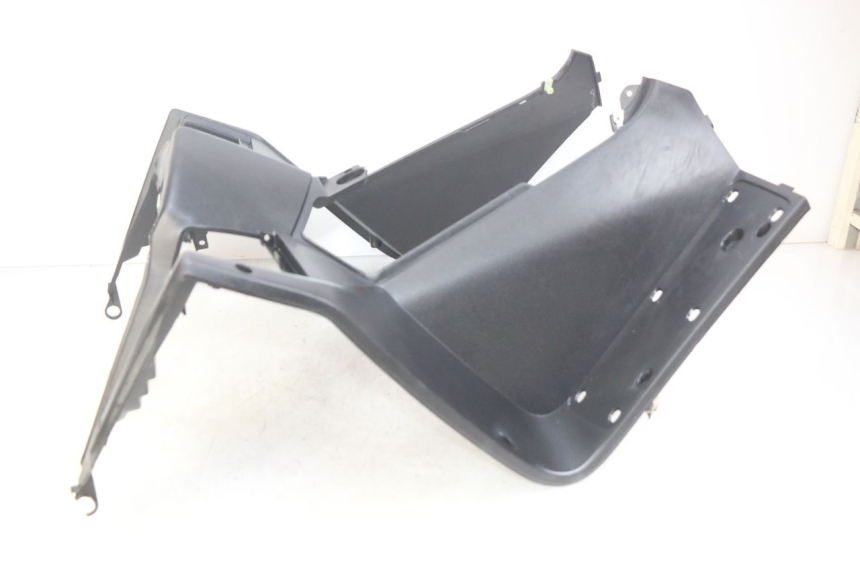 photo de INNENVERKLEIDUNG PEUGEOT SATELIS 125 (2010 - 2012) - Kennzeichnungen und Originalreferenzen