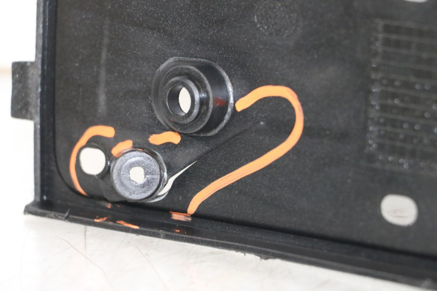 photo de INNENVERKLEIDUNG PEUGEOT SATELIS 125 (2010 - 2012) - Weitere Ansicht des Artikels