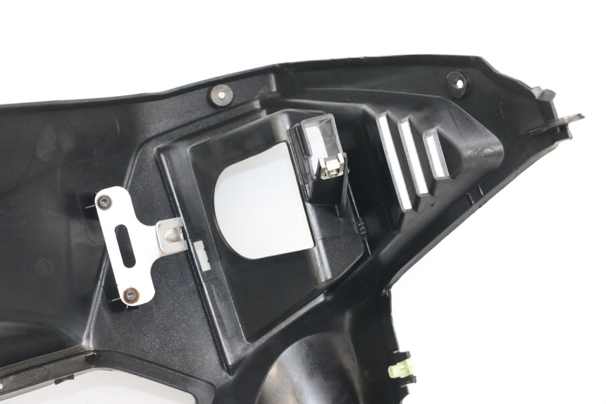 photo de INNENVERKLEIDUNG PEUGEOT SATELIS 125 (2010 - 2012) - Zoom auf Komponenten