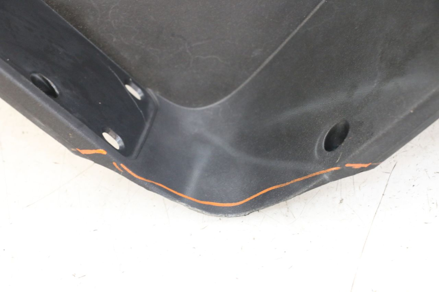 photo de INNENVERKLEIDUNG PEUGEOT SATELIS 125 (2006 - 2009) - Zoom auf Komponenten