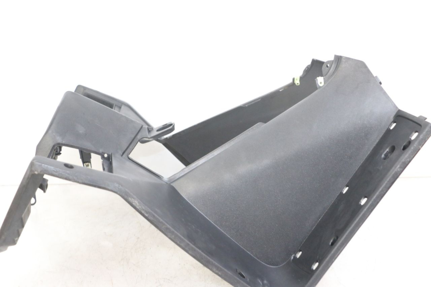 photo de INNENVERKLEIDUNG PEUGEOT SATELIS 125 (2006 - 2009) - Details der Befestigungspunkte