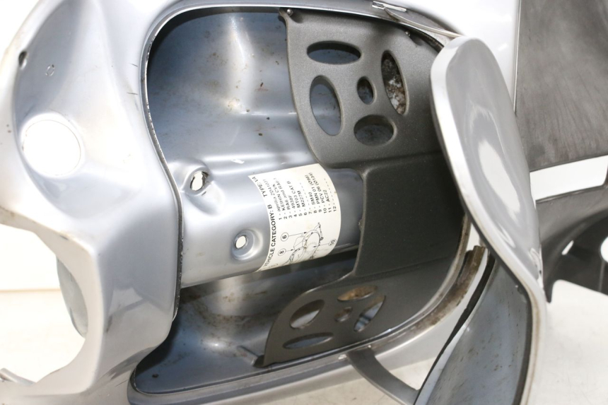 photo de INNENVERKLEIDUNG APRILIA SCARABEO 100 (2003 - 2012) - Detailansicht des Bauteils