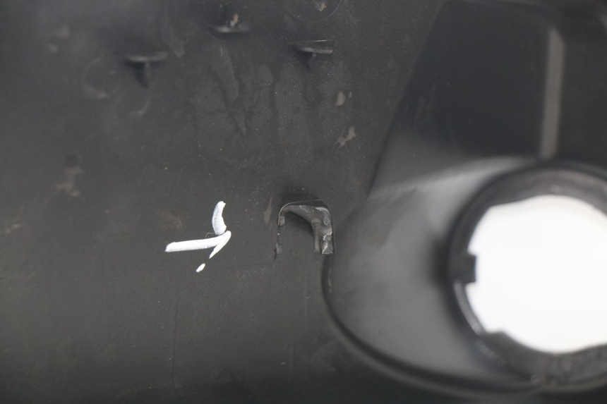 photo de INNENVERKLEIDUNG PEUGEOT STREETZONE 4T 50 (2018 - 2023) - Details der Befestigungspunkte