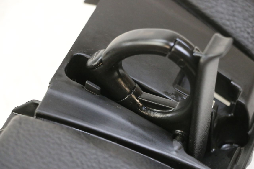 photo de OBERES INNENVERKLEIDUNGSTEIL PIAGGIO MP3 500 (2014 - 2017) - Technische Nahaufnahme