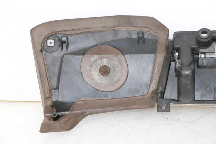 photo de OBERES INNENVERKLEIDUNGSTEIL PIAGGIO MP3 500 (2014 - 2017) - Details der Befestigungspunkte