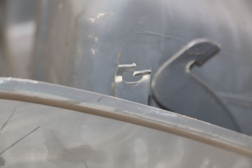 photo de INNENVERKLEIDUNG PEUGEOT SV 125 (1991 - 1994) - Details der Befestigungspunkte