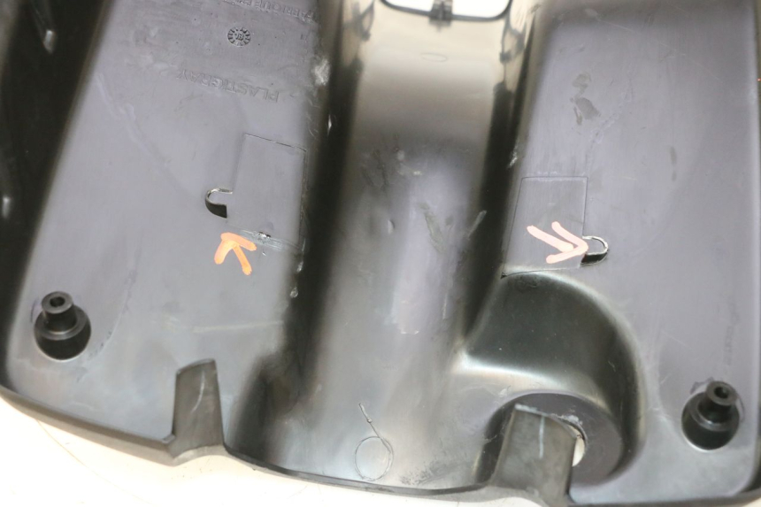 photo de INNENVERKLEIDUNG PEUGEOT TKR TREKKER FURIOUS 50 (2005 - 2014) - Details der Befestigungspunkte