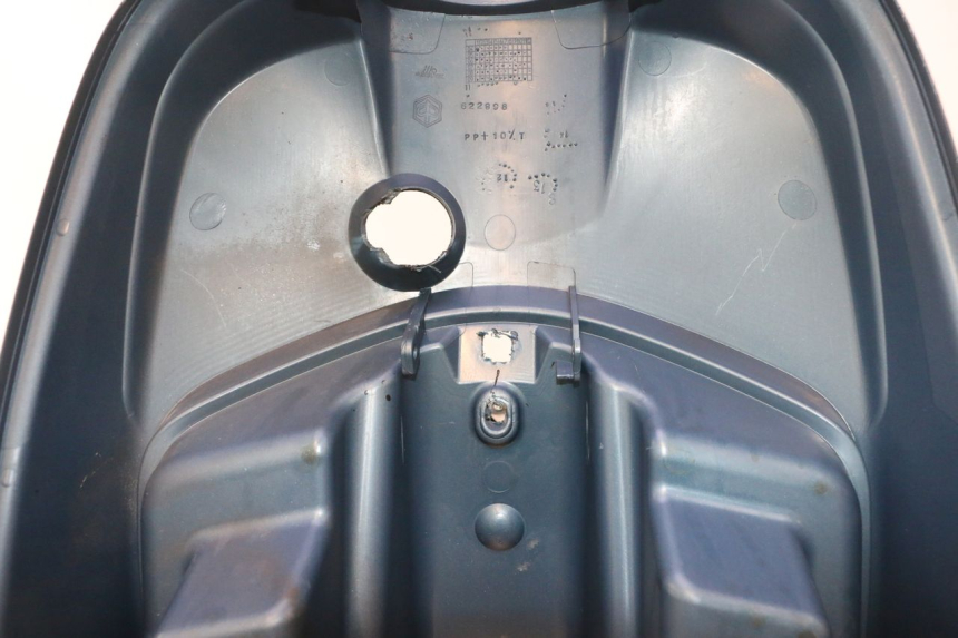photo de INNENVERKLEIDUNG PIAGGIO VESPA LX 2T 50 (2005 - 2013) - Detailansicht des Bauteils