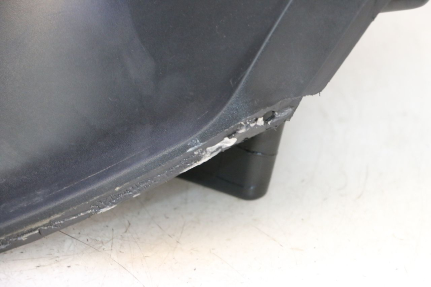 photo de INNENVERKLEIDUNG YAMAHA X-MAX XMAX 125 (2010 - 2013) - Details der Befestigungspunkte