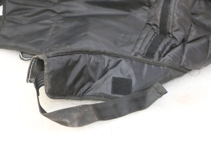 photo de KNIEDECKE PIAGGIO MP3 HPE 310 (2024 - 2025) - Details der Befestigungspunkte