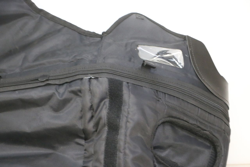 photo de KNIEDECKE PIAGGIO MP3 HPE 310 (2024 - 2025) - Oberflächenzustand und Material