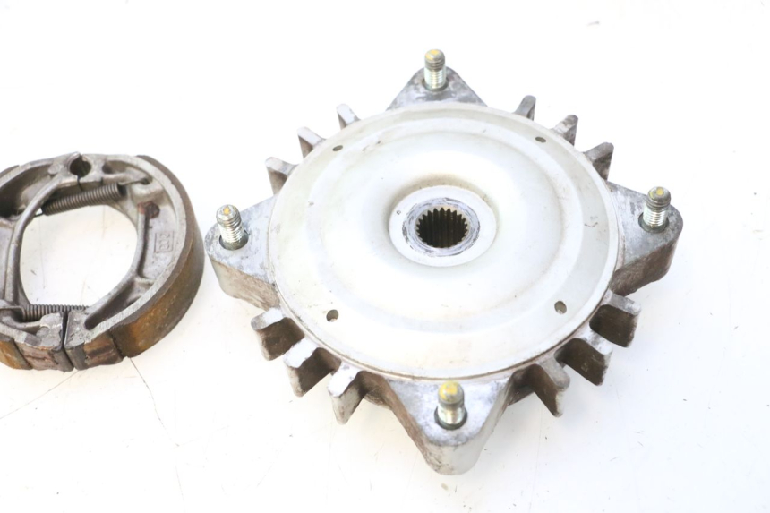 photo de BREMSTROMMEL HINTEN SYM MIO 50 (2005 - 2010) - Technische Nahaufnahme