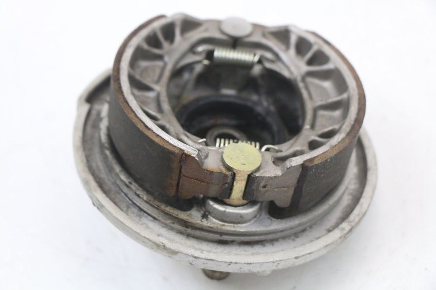 photo de BREMSTROMMEL VORNE KYMCO AGILITY PREMIUM 50 (2007 - 2010) - Alternative Perspektive