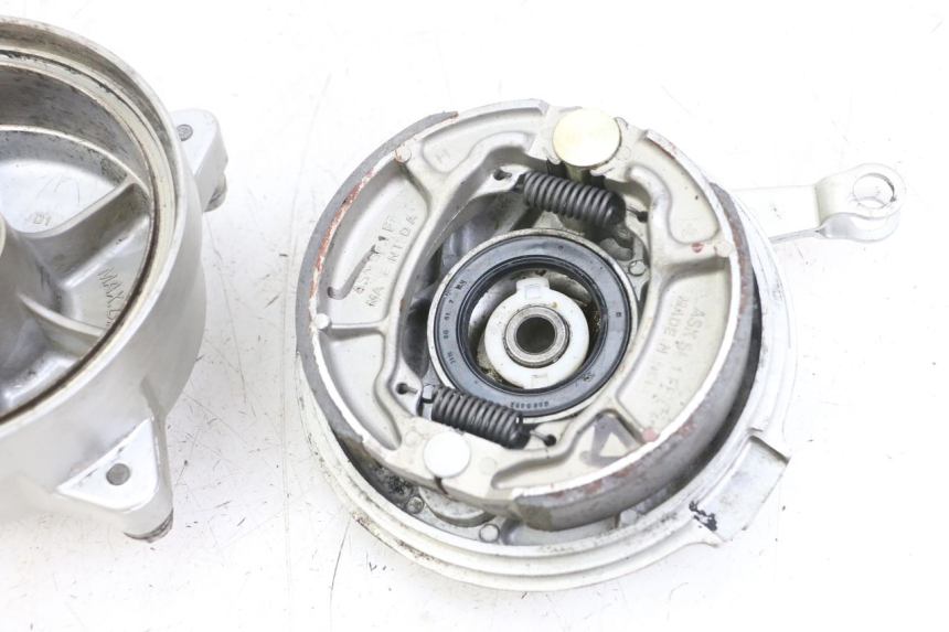 photo de VORDERRADBREMSBACKE HONDA SCV LEAD 100 (2003 - 2007) - Charakteristische Merkmale