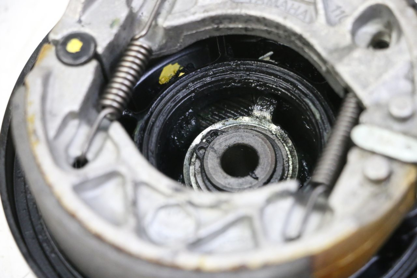 photo de BREMSTROMMEL VORNE MBK OVETTO ONE 2T 50 (2013 - 2017) - Details der Befestigungspunkte