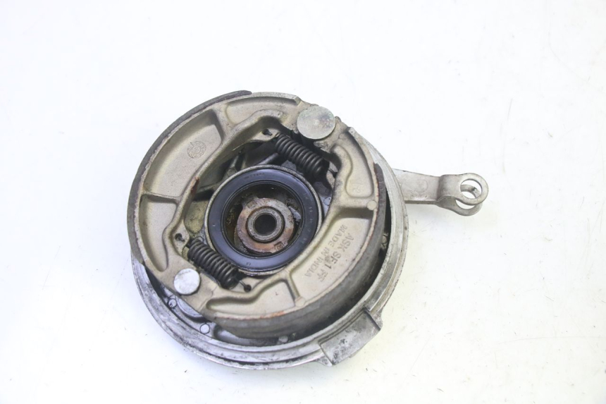 photo de VORDERRADBREMSBACKE HONDA SCV LEAD 100 (2003 - 2007) - Technische Nahaufnahme