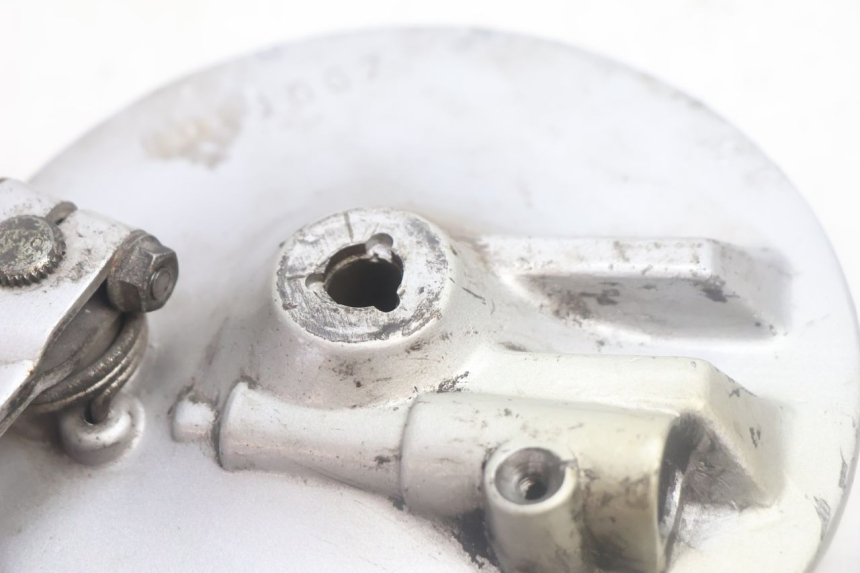 photo de VORDERRADBREMSBACKE HONDA SCV LEAD 100 (2003 - 2007) - Technische Nahaufnahme