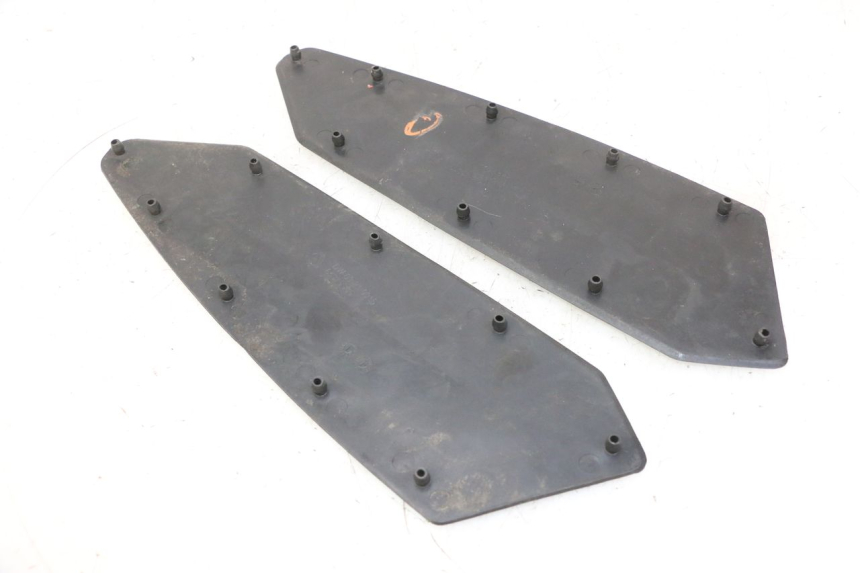 photo de TRITTBRETT VERKLEIDUNG GUMMI QUADRO 4 4D 350 (2015 - 2018) - Detailansicht des Bauteils