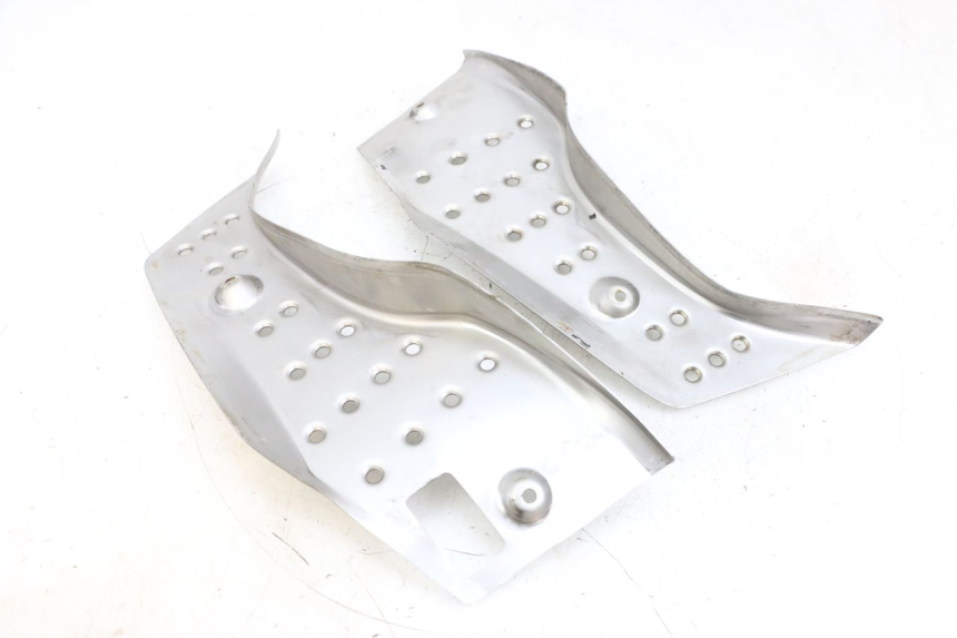 photo de TRITTBRETT VERKLEIDUNG GUMMI ADIVA AD3 300 (2014 - 2020) - Detailansicht des Bauteils