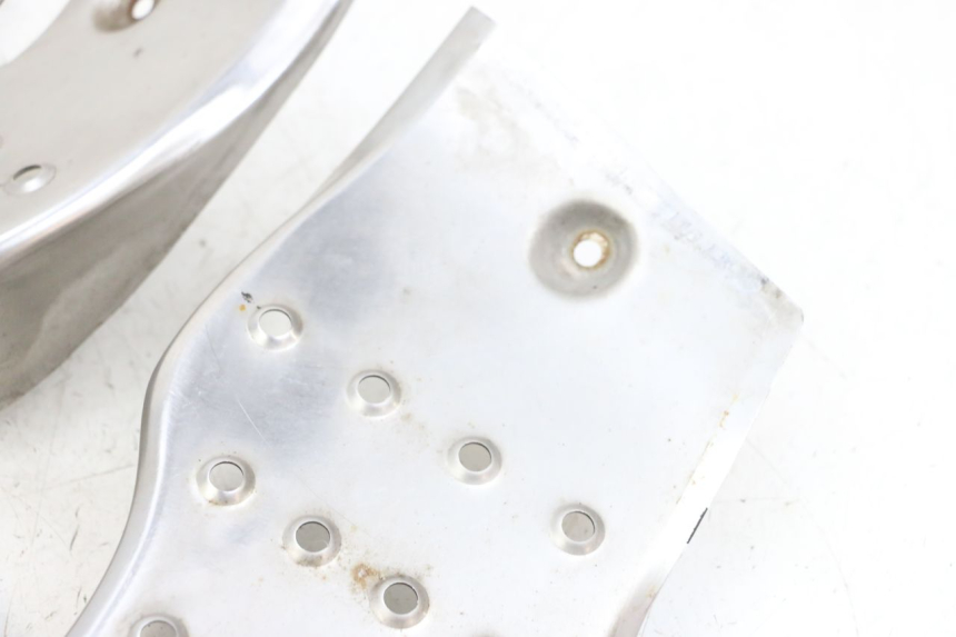 photo de TRITTBRETT VERKLEIDUNG GUMMI ADIVA AD3 300 (2014 - 2020) - Charakteristische Merkmale