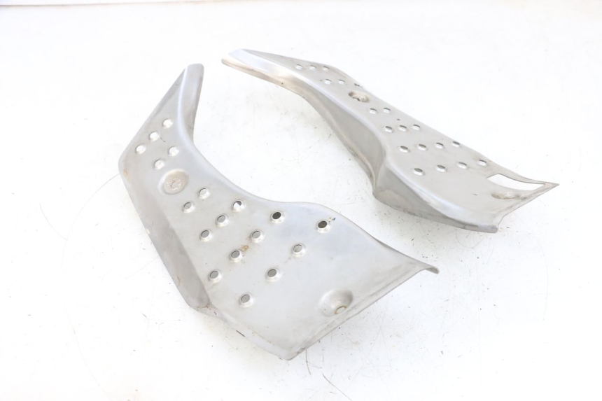 photo de TRITTBRETT VERKLEIDUNG GUMMI ADIVA AD3 300 (2014 - 2020) - Details der Befestigungspunkte