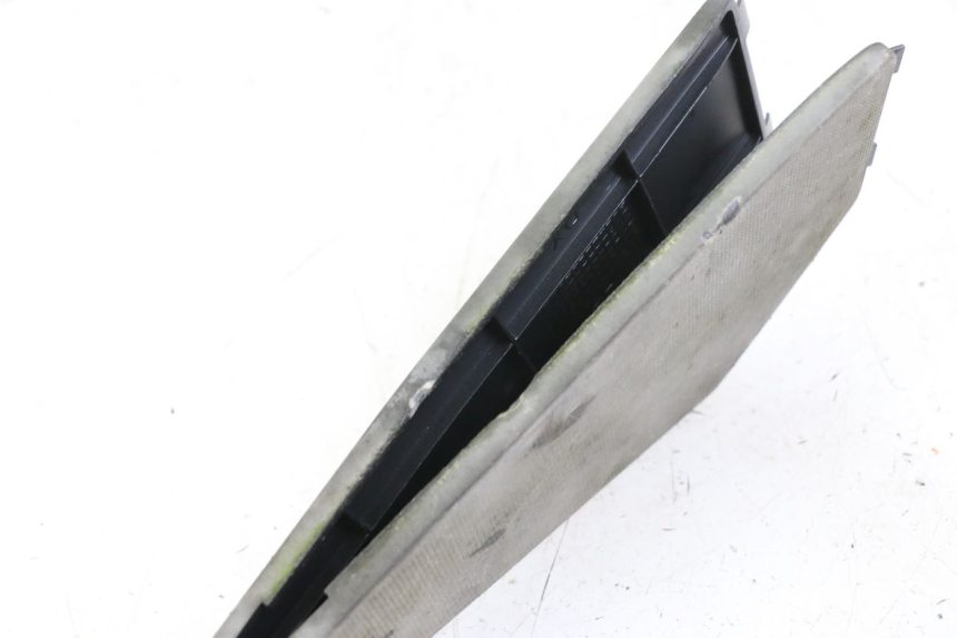 photo de TRITTBRETT VERKLEIDUNG GUMMI APRILIA SR MOTARD 50 (2012 - 2018) - Detailansicht des Bauteils