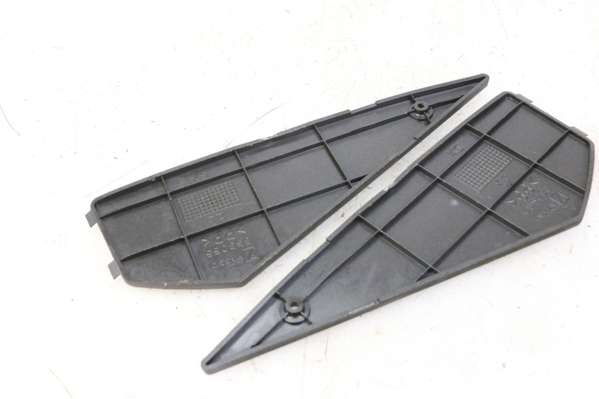 photo de TRITTBRETT VERKLEIDUNG GUMMI APRILIA SR MOTARD 50 (2012 - 2018) - Zoom auf Gebrauchszustand