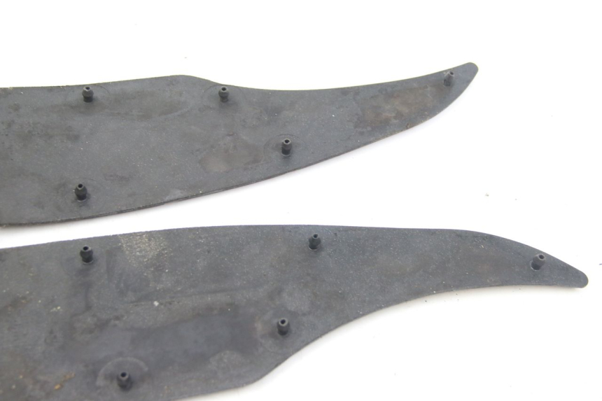 photo de FUßRAUMMATTE APRILIA ATLANTIC 500 (2002 - 2003) - Details der Befestigungspunkte