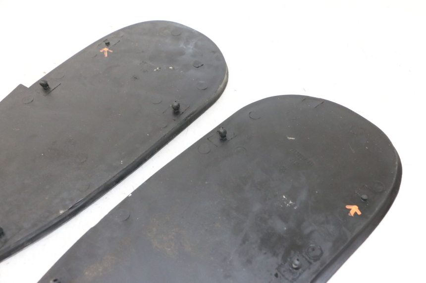 photo de TRITTBRETT VERKLEIDUNG GUMMI BMW C1 125 (2000 - 2003) - Detailansicht des Bauteils