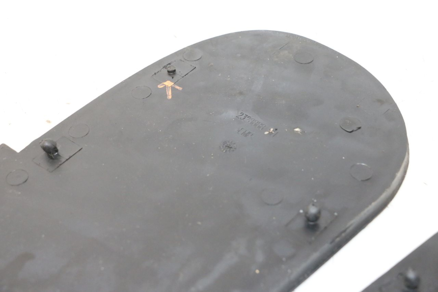 photo de TRITTBRETT VERKLEIDUNG GUMMI BMW C1 125 (2000 - 2003) - Zoom auf Gebrauchszustand