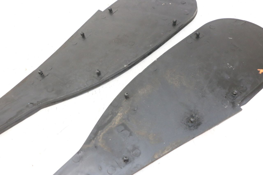 photo de TRITTBRETT VERKLEIDUNG GUMMI BMW C1 125 (2000 - 2003) - Technische Nahaufnahme