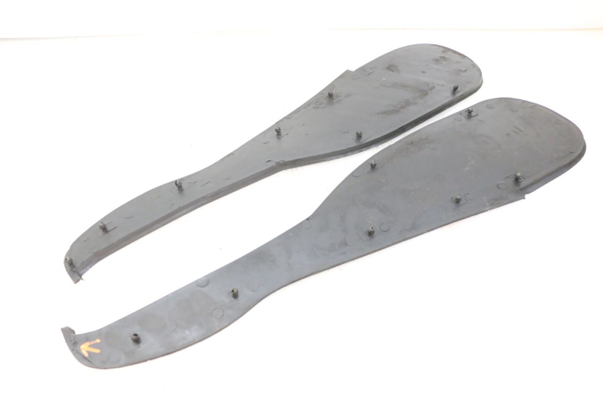 photo de TRITTBRETT VERKLEIDUNG GUMMI BMW C1 125 (2000 - 2003) - Technische Nahaufnahme