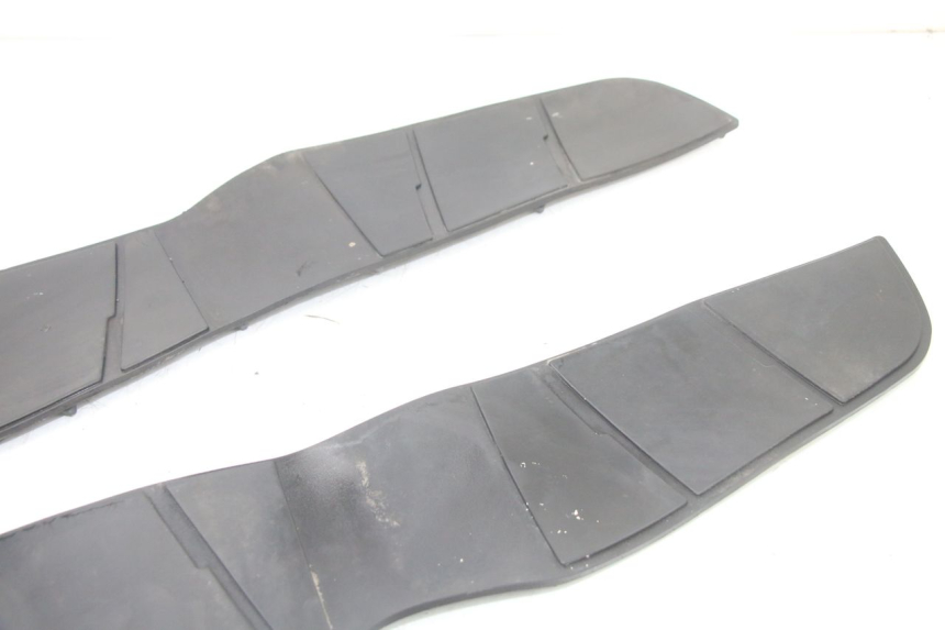 photo de TRITTBRETT VERKLEIDUNG GUMMI SUZUKI BURGMAN 125 (2015 - 2017) - Zoom auf Gebrauchszustand