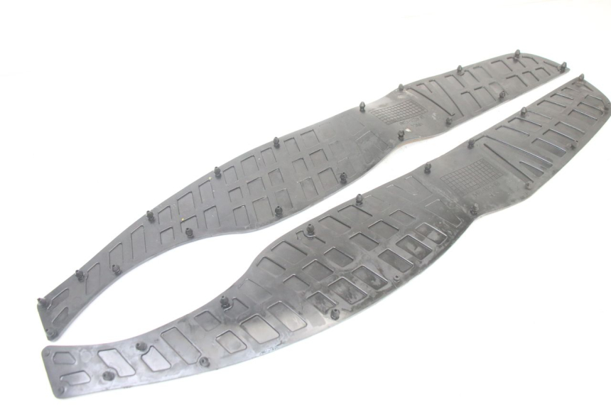 photo de TRITTBRETT VERKLEIDUNG GUMMI SUZUKI BURGMAN 125 (2015 - 2017) - Alternative Perspektive