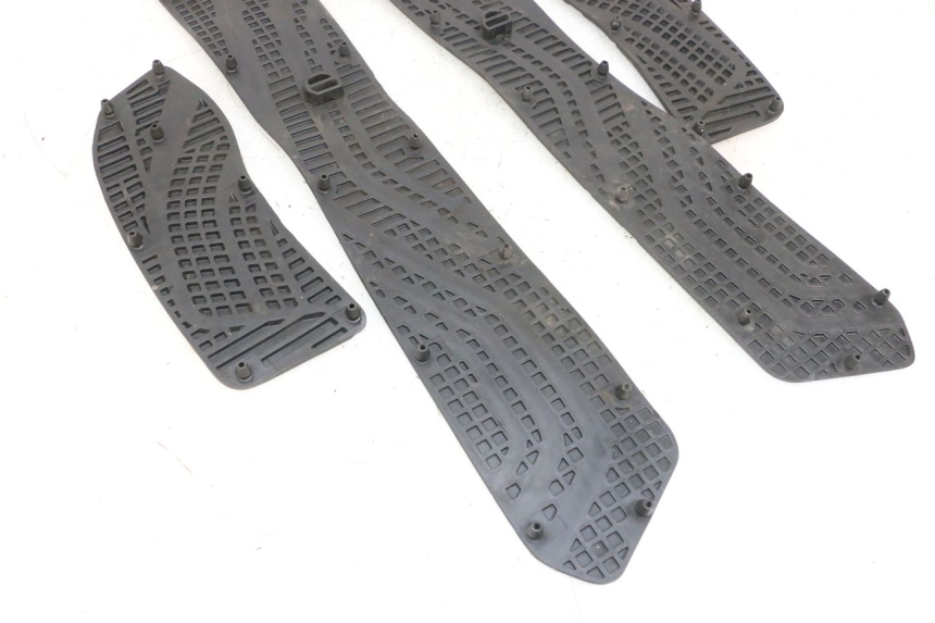 photo de TRITTBRETT VERKLEIDUNG GUMMI SUZUKI BURGMAN 650 (2013 - 2020) - Detailansicht des Bauteils