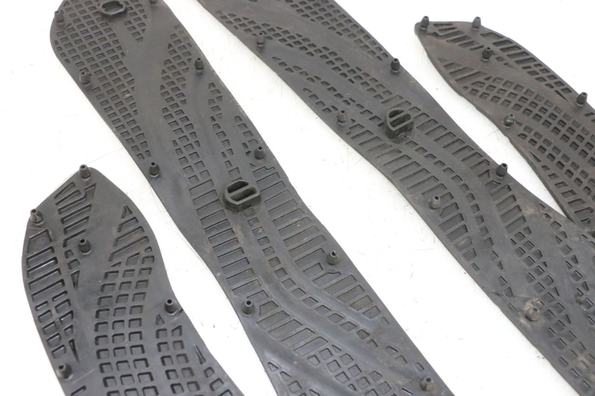 photo de TRITTBRETT VERKLEIDUNG GUMMI SUZUKI BURGMAN 650 (2013 - 2020) - Zoom auf Gebrauchszustand