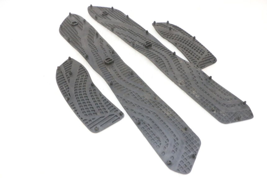 photo de TRITTBRETT VERKLEIDUNG GUMMI SUZUKI BURGMAN 650 (2013 - 2020) - Technische Nahaufnahme