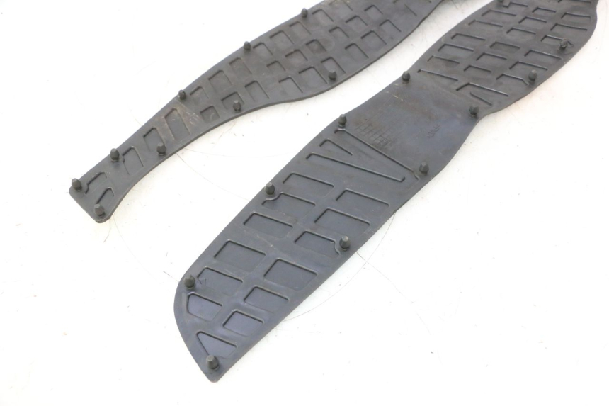 photo de TRITTBRETT VERKLEIDUNG GUMMI SUZUKI BURGMAN 125 (2007 - 2014) - Detailansicht des Bauteils