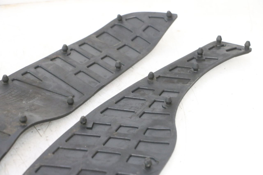 photo de TRITTBRETT VERKLEIDUNG GUMMI SUZUKI BURGMAN 125 (2007 - 2014) - Alternative Perspektive