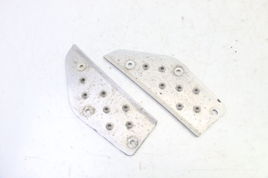 photo de TRITTBRETT VERKLEIDUNG GUMMI YAMAHA BW'S 100 (1999 - 2002) - Zoom auf Gebrauchszustand