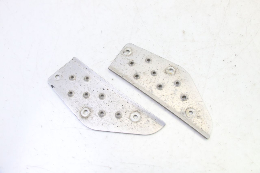 photo de TRITTBRETT VERKLEIDUNG GUMMI YAMAHA BW'S 100 (1999 - 2002) - Alternative Perspektive