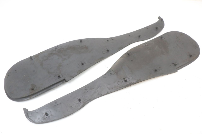 photo de TRITTBRETT VERKLEIDUNG GUMMI BMW C1 125 (2000 - 2003) - Technische Nahaufnahme