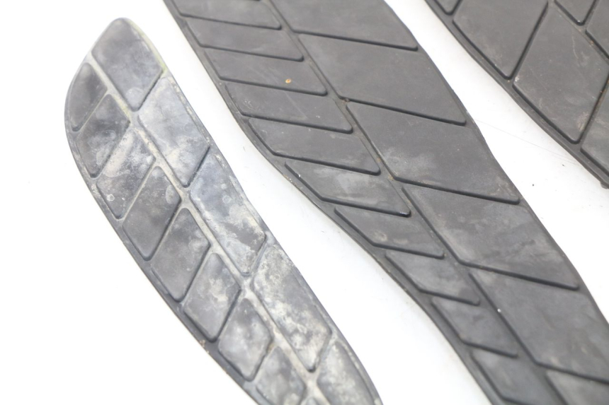 photo de TRITTBRETT VERKLEIDUNG GUMMI ERIDER CARGO 1 (2009 - 2018) - Details der Befestigungspunkte