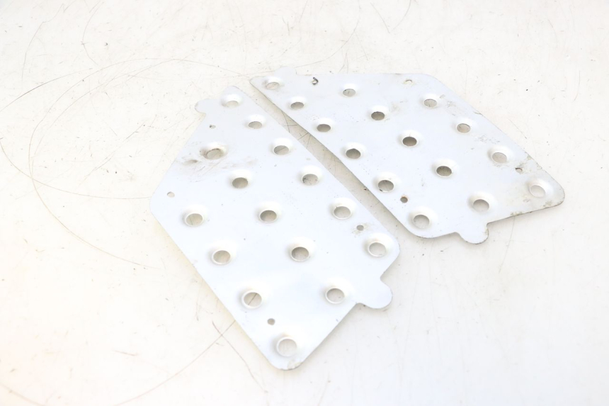 photo de TRITTBRETT VERKLEIDUNG GUMMI KEEWAY F-ACT NAKED 50 (2009 - 2014) - Detailansicht des Bauteils