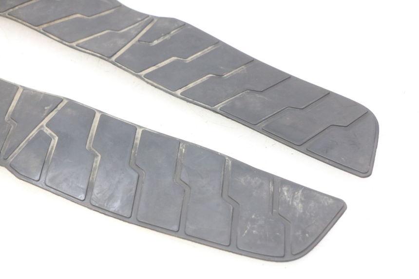 photo de FUßRAUMMATTE HONDA FES PANTHEON 2T 125 (1998 - 2002) - Oberflächenzustand und Material