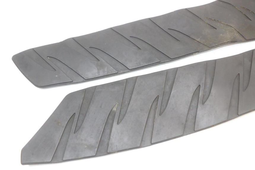 photo de TRITTBRETT VERKLEIDUNG GUMMI HONDA FJS SILVER WING SILVERWING 400 (2005 - 2008) - Zoom auf Gebrauchszustand